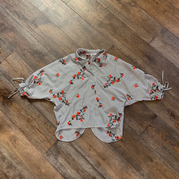 Collective Concepts Embroidered Top - Picture 7 of 8